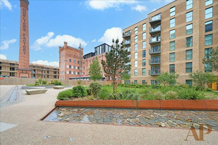 1 Bedroom Flat To Rent In Darjeeling House, Slough, London, SL1