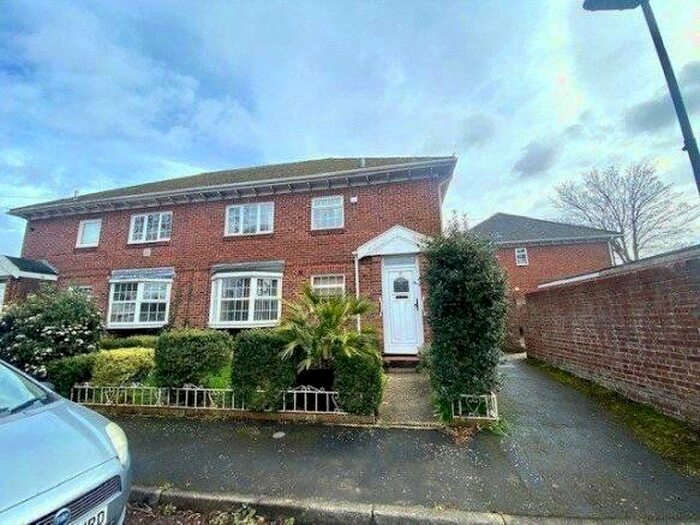 2 Bedroom Maisonette To Rent In Balaclava Road, Southampton, Hampshire, SO18
