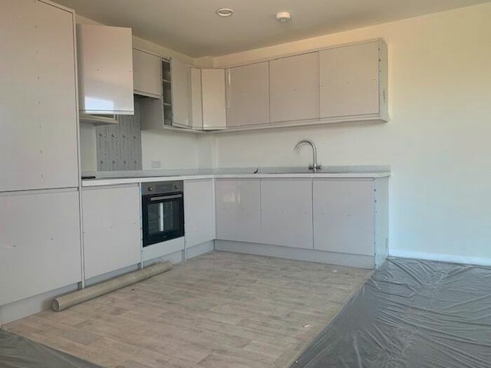 1 Bedroom Flat To Rent In Knights Hill, Norwood, SE27