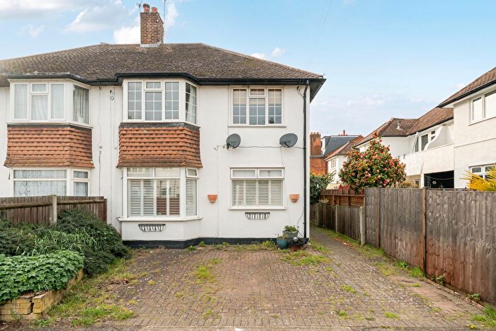 2 Bedroom Maisonette For Sale In Grove Close, Kingston Upon Thames, KT1