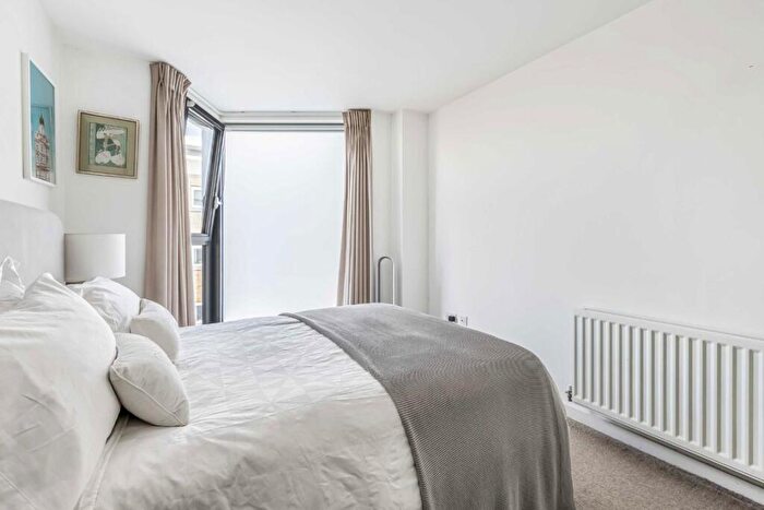 3 Bedroom Flat For Sale In Gibbs Lane, Hackney, E2