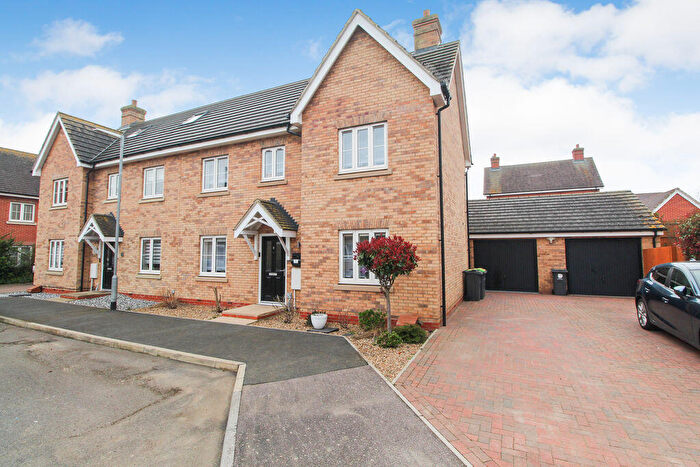 3 Bedroom Semi Detached House For Sale In Norcott Mead, New Cardington, MK42