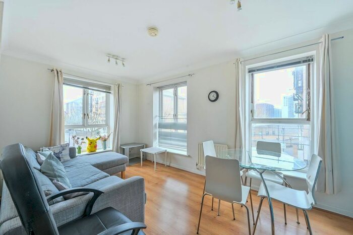 2 Bedroom Flat To Rent In North Lodge, Royal Docks, London, E16