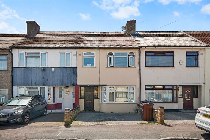 3 Bedroom Terraced House For Sale In Stanley Avenue, Dagenham, RM8