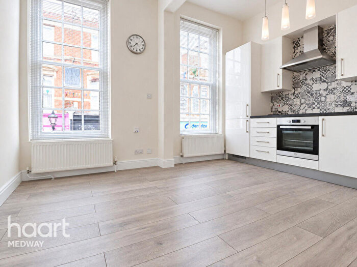 1 Bedroom Apartment To Rent In High Street, Rochester, ME1