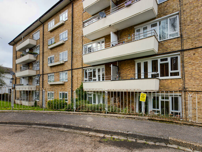 2 Bedroom Flat To Rent In Prendergast Road Blackheath London, SE3