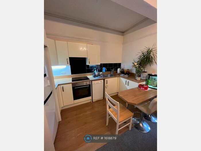 3 Bedroom Flat To Rent In Bedfordwell Road, Eastbourne, BN21