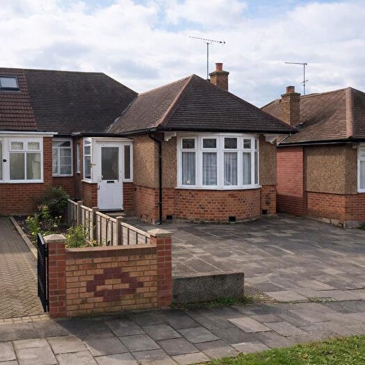 Studio To Rent In Ferring Close, Harrow, HA2