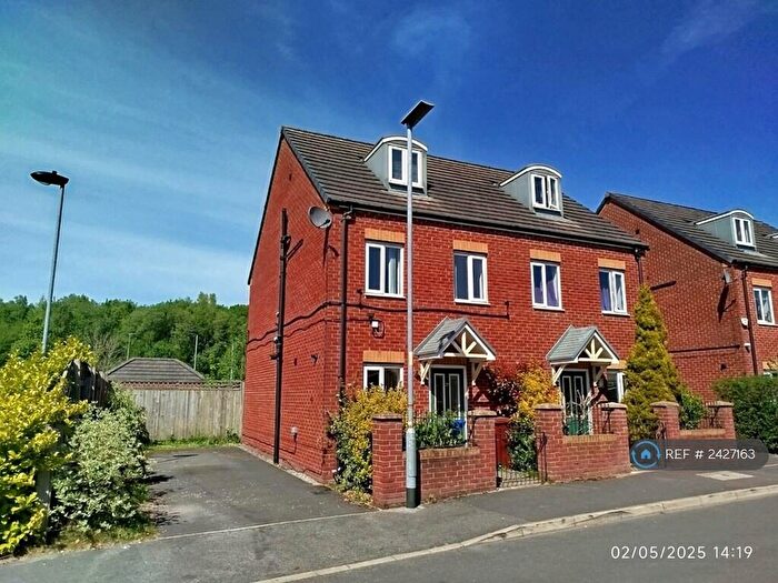 3 Bedroom Semi-Detached House To Rent In Hexagon Close, Manchester, M9