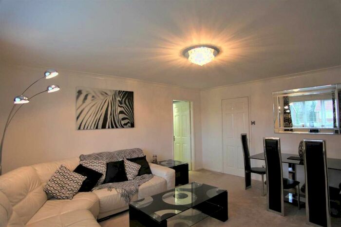 2 Bedroom Flat To Rent In Kirkstile Place, Clifton, Clifton, M27