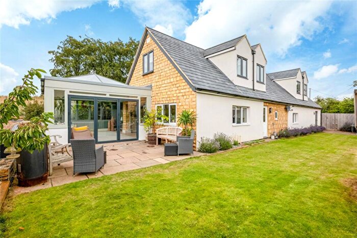 4 Bedroom Detached House For Sale In Danes Hill, Duns Tew, Bicester, Oxfordshire, OX25