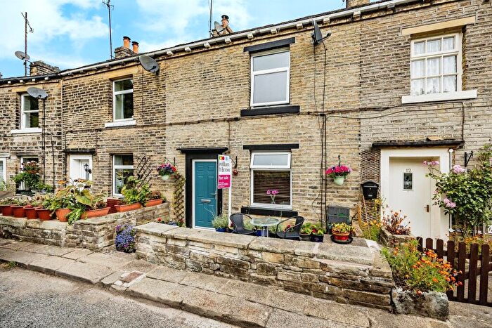 2 Bedroom Terraced House For Sale In Goit Side, Luddendenfoot, Halifax, HX2