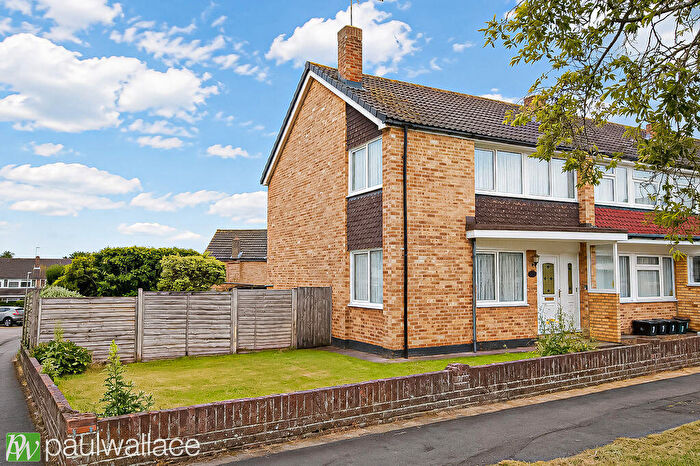 3 Bedroom End Of Terrace House For Sale In Cheffins Road, Hoddesdon | Chain Free | Garage & Parking | Extension Potential (Stpp), EN11