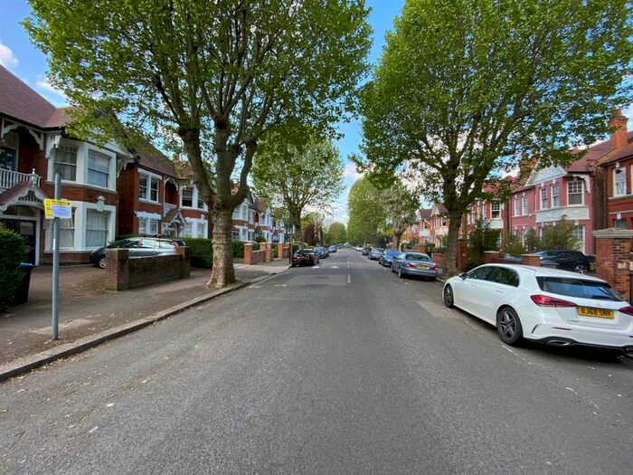 Studio To Rent In Teignmouth Road, Mapesbury, London NW2