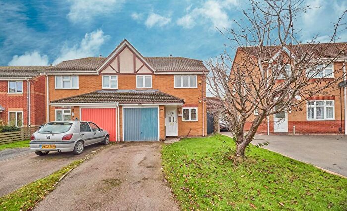 3 Bedroom Semi Detached House For Sale In Hogarth Close, Hinckley, LE10