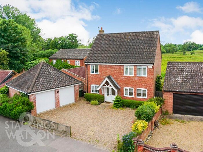 3 Bedroom Detached House For Sale In Ditchingham Dam, Ditchingham, Bungay, NR35