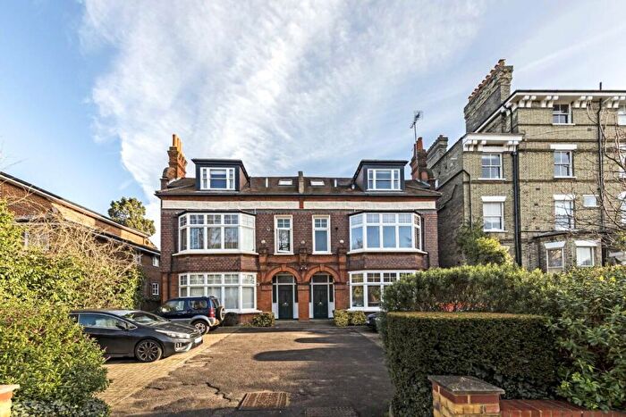 2 Bedroom Flat To Rent In The Avenue, Surbiton, KT5