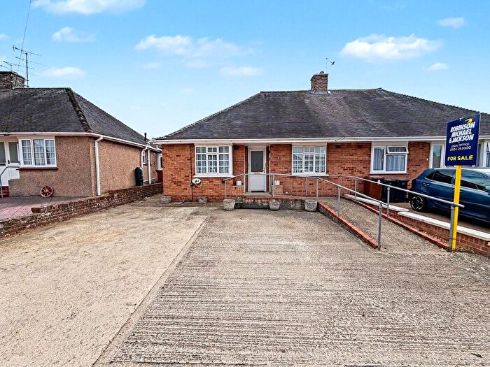 2 Bedroom Bungalow For Sale In Mierscourt Close, Rainham, Gillingham, Kent, ME8