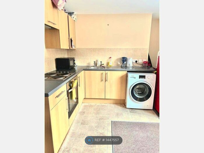 Studio To Rent In Fountain Inn, Wrockwardine Wood, Telford, TF2