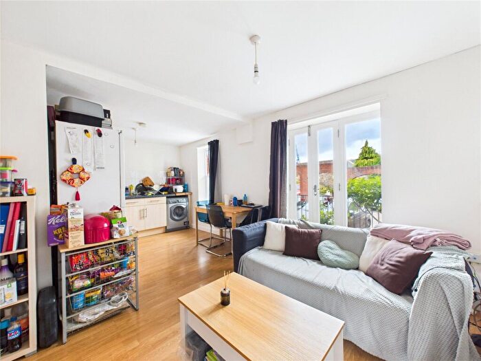 2 Bedroom Apartment For Sale In Waterloo Road, Bristol, BS2