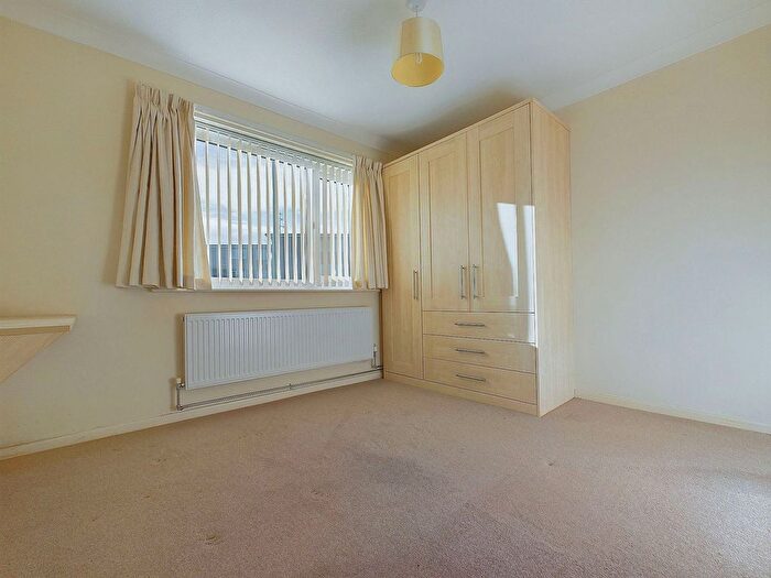 2 Bedroom Bungalow For Sale In Penleigh Close, Lancing, BN15