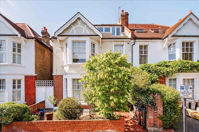 1 Bedroom Flat To Rent In Hadley Gardens, Chiswick, London, W4
