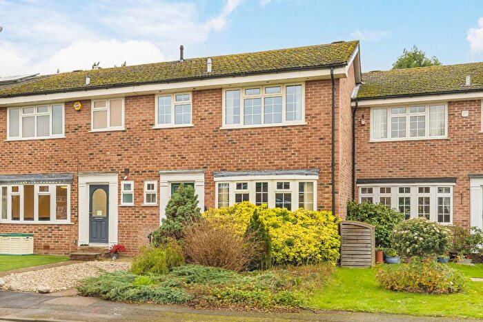 3 Bedroom Property For Sale In Birchwood Grove, Hampton, TW12