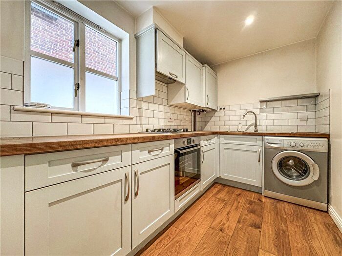 1 Bedroom Flat To Rent In Malting Way, Isleworth, TW7