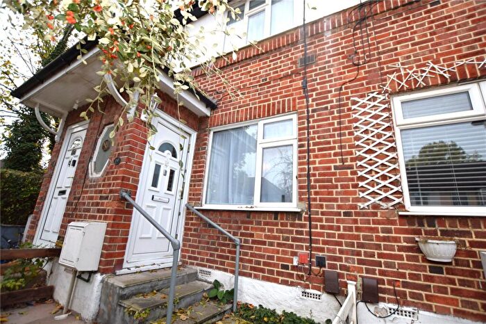 2 Bedroom Maisonette For Sale In Grantham Gardens, Romford, RM6