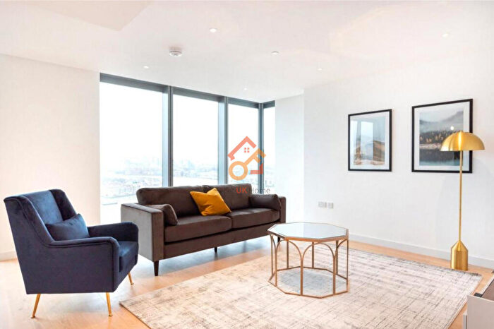 2 Bedroom Flat To Rent In Landmark Pinnacle, Marsh Wall, Canary Wharf, London, E14