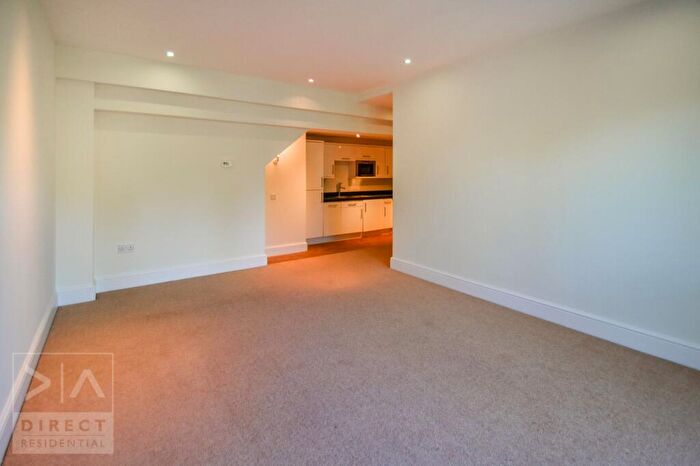 2 Bedroom Flat To Rent In High Street, Epsom, KT19
