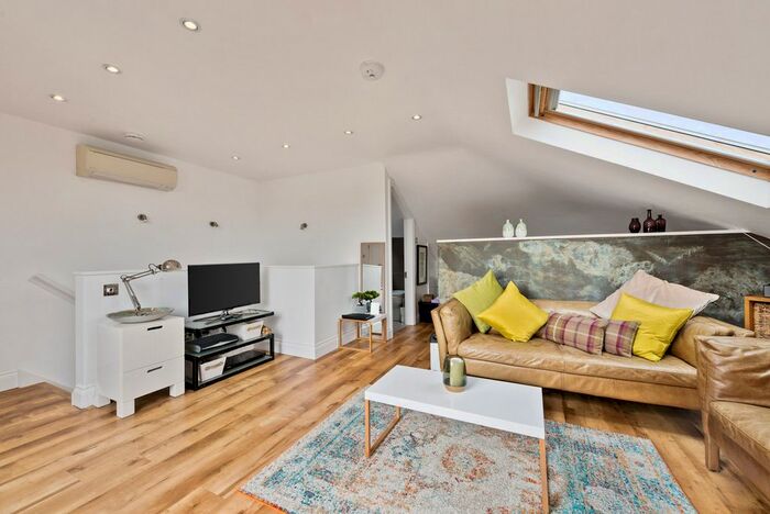 1 Bedroom Studio To Rent In The Barons, Twickenham, TW1