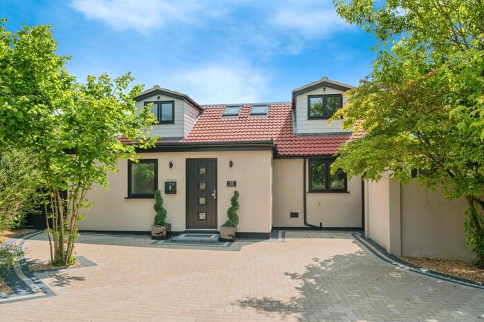 4 Bedroom Chalet For Sale In Warren Way, Welwyn, AL6