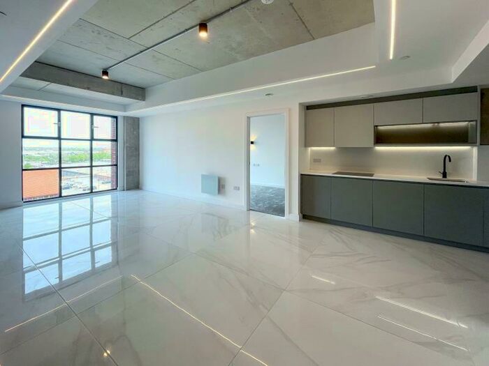 2 Bedroom Apartment To Rent In . :: One Silk Street, M4