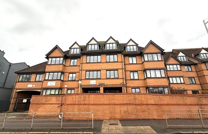 1 Bedroom Apartment To Rent In Manor Court Lodge, South Woodford, E18