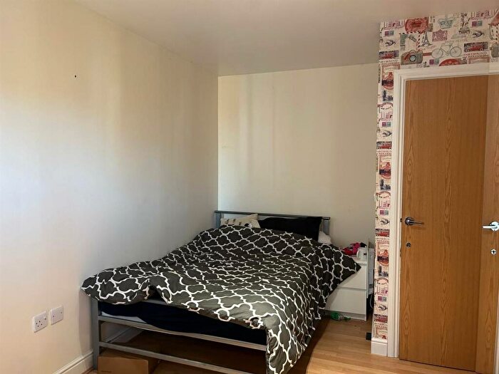 2 Bedroom Apartment For Sale In St Andrews Close, Canterbury, CT1