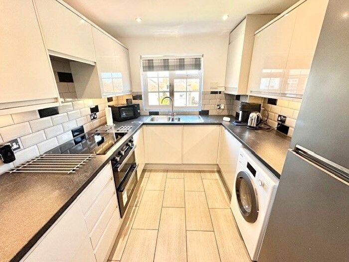 2 Bedroom Property To Rent In Squirrels Heath Lane, Romford, RM2