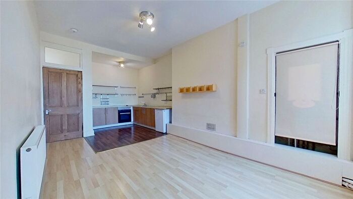 1 Bedroom Flat To Rent In Meadowbank Crescent, Edinburgh, EH8