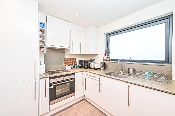 1 Bedroom Flat For Sale In High Road, Willesden Green, London, NW10