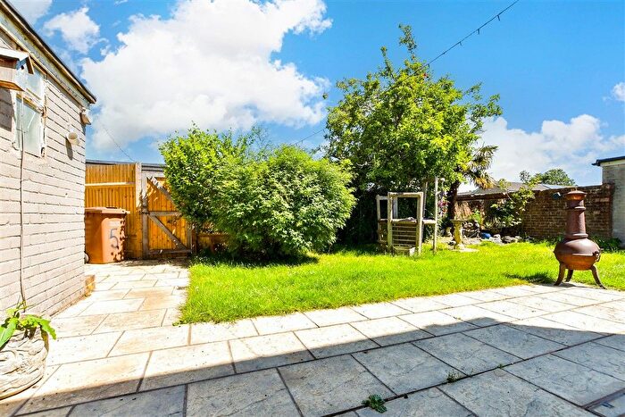 4 Bedroom Semi-Detached House For Sale In Thornton Place, Horley, Surrey, RH6