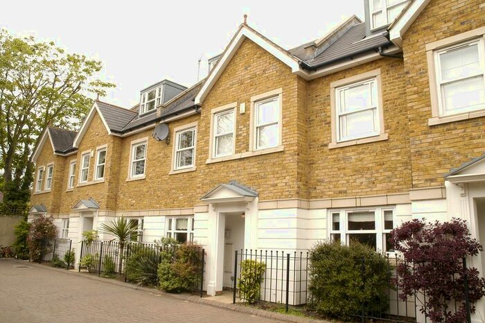 4 Bedroom Property To Rent In St Mary's Road, Ealing Broadway, London, W5
