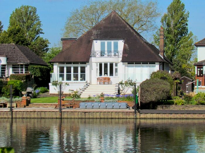 5 Bedroom Detached House To Rent In Mayfield Gardens, Staines, TW18