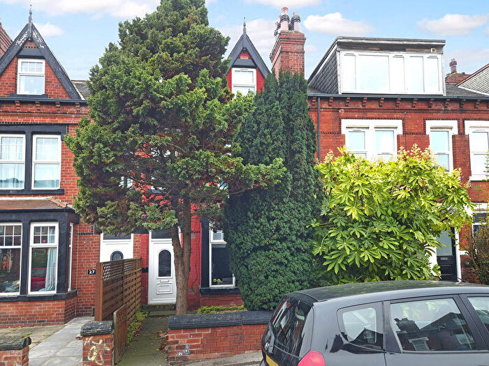 7 Bedroom Terraced House For Sale In Estcourt Terrace, Leeds, LS6