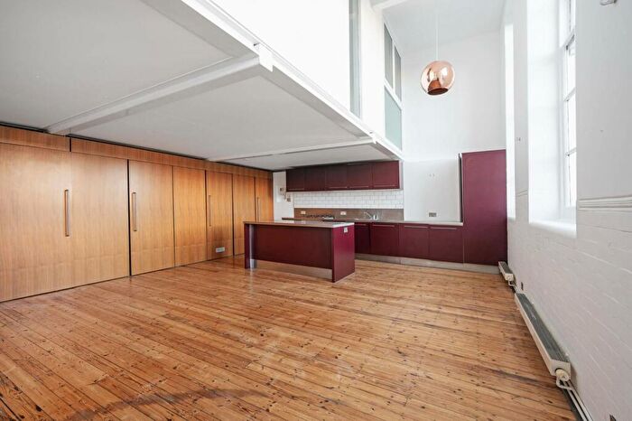 2 Bedroom Flat To Rent In Bramshaw Road, Hackney, London, E9