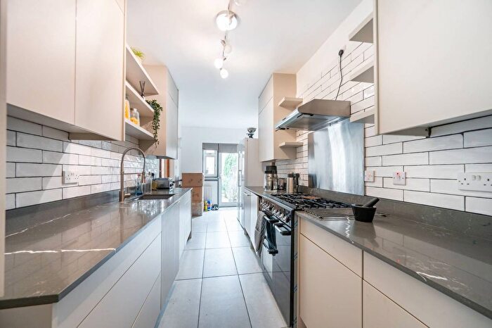 4 Bedroom Semi-detached House For Sale In Brunswick Road, Ealing, London, W5