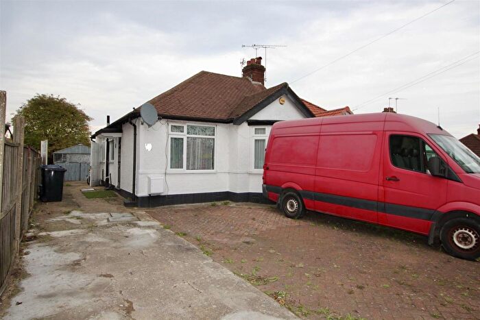 2 Bedroom Semi-detached Bungalow For Sale In Stanhope Park Road, Greenford, UB6