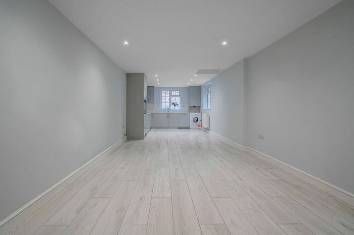 3 Bedroom Cottage To Rent In Woking, Woking, GU22