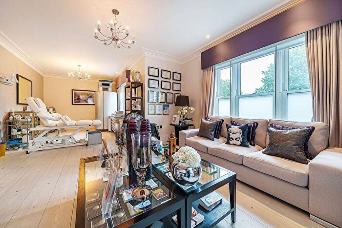 4 Bedroom End Of Terrace House For Sale In Battersea Park Road, Battersea Park, London, SW11