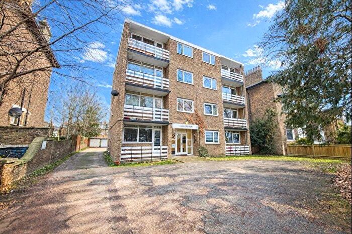 2 Bedroom Detached House For Sale In Charlton Road, London, SE3