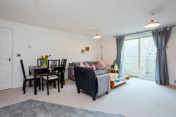 2 Bedroom Apartment To Rent In Hennessy Court, Leyton, E10